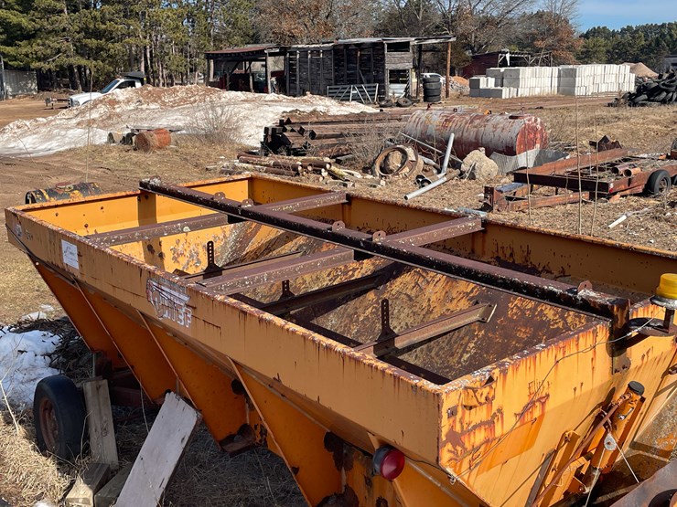 #13023-•-henderson-chief-spreader-image-33