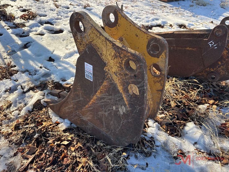 12"-backhoe-tooth-bucket-image-3