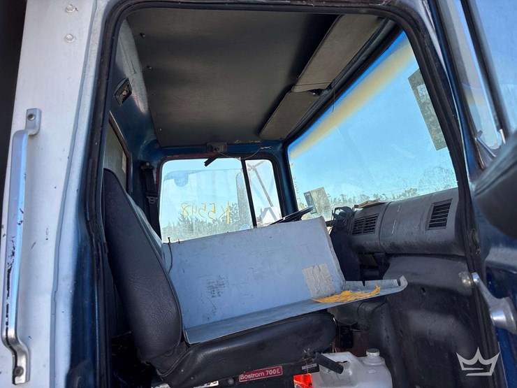 1993-ford-ls9000-image-32