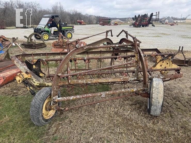 2009-new-holland-256-image-3