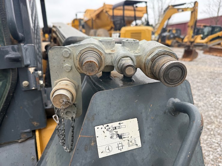 2015-deere-333e-image-13