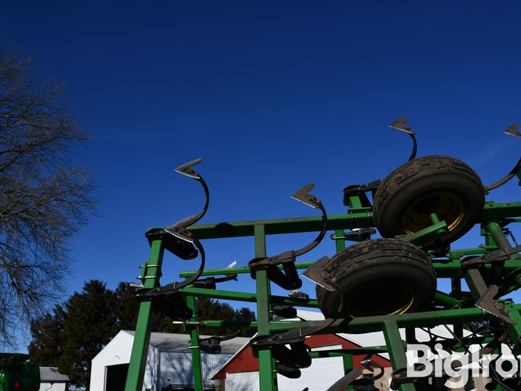 john-deere-32-image-14