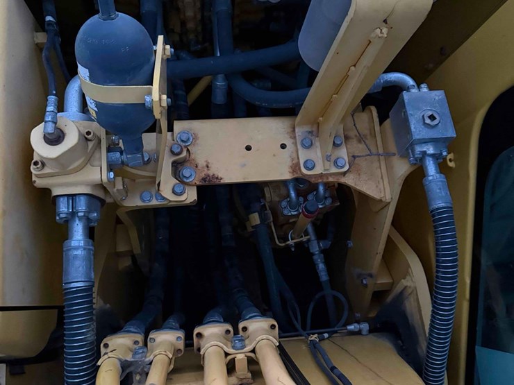 2018-komatsu-pc210-lc-11-image-11