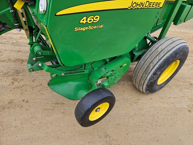 john-deere-469-image-38