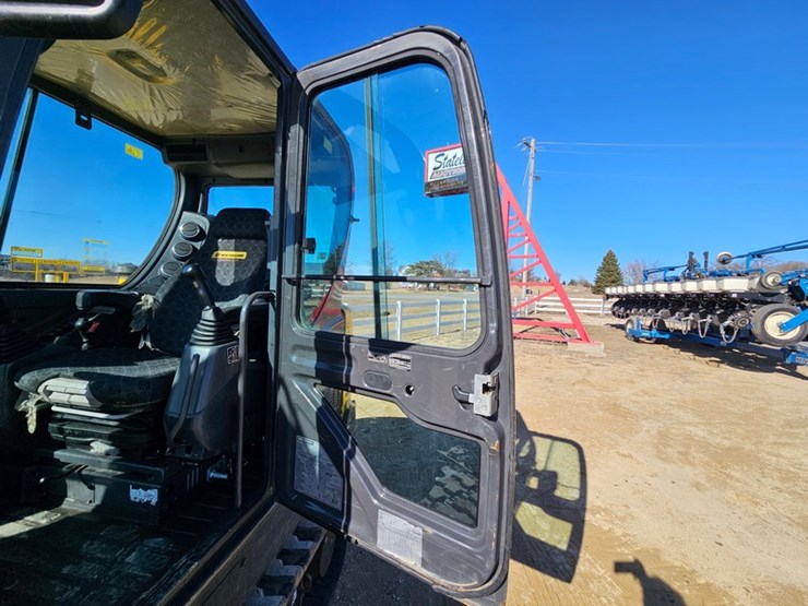 new-holland-e57c-image-20