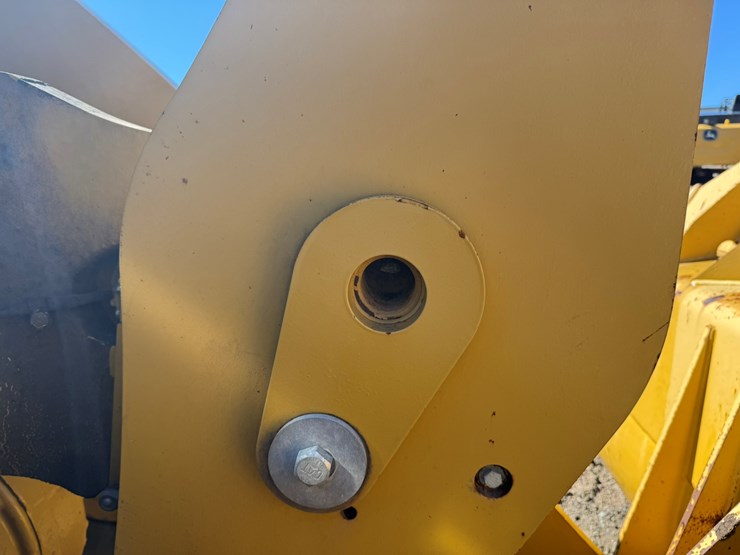 2012-caterpillar-950k-image-13