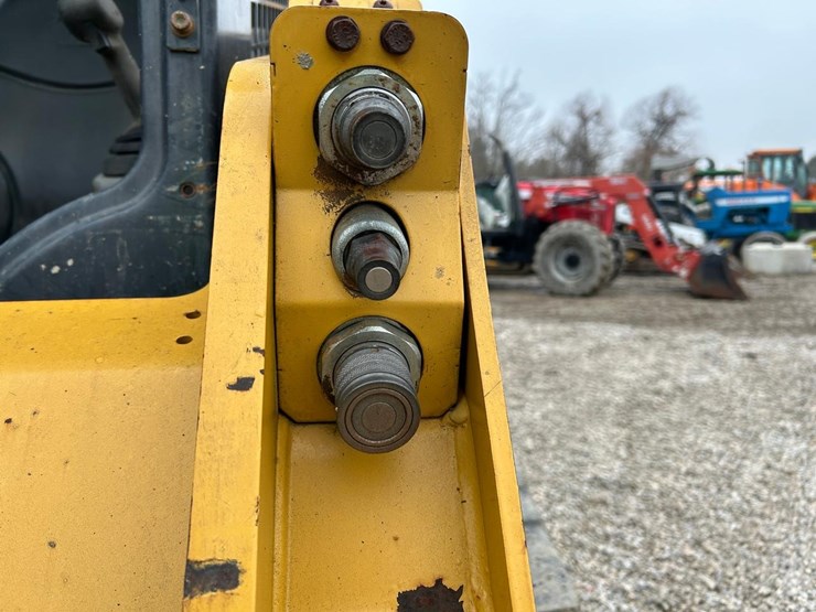 2016-caterpillar-259d-image-11