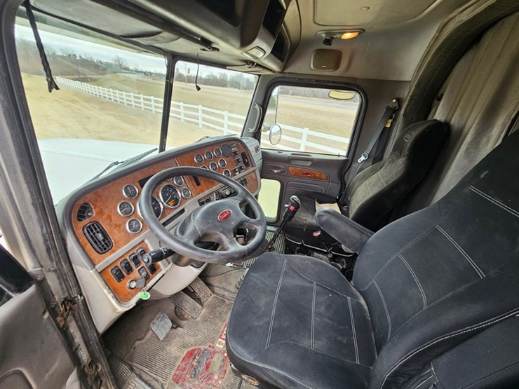 2006-peterbilt-379-image-39