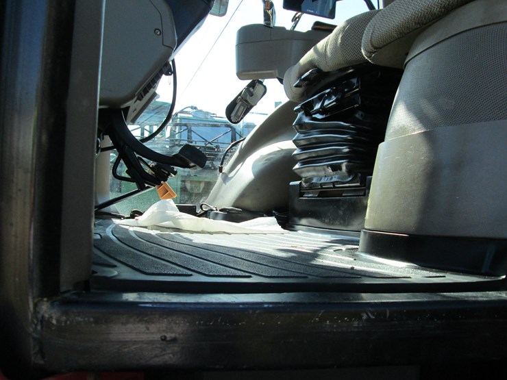 case-ih-magnum-305-image-32