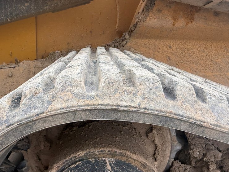 2015-deere-333e-image-46