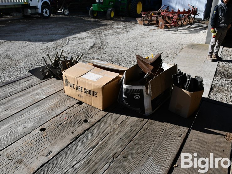 lot-of-farm-support-image-5