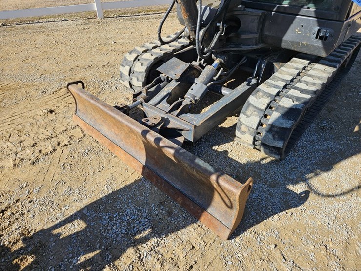 new-holland-e57c-image-15