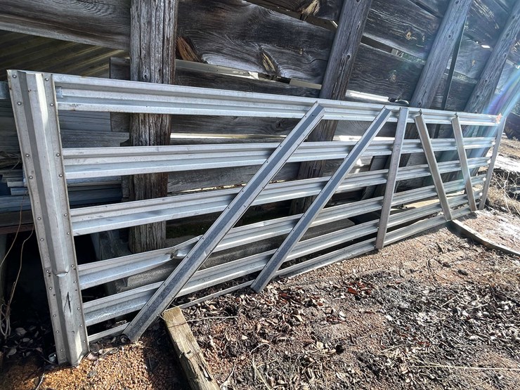 #13050-•-metal-gate-and-posts-image-6