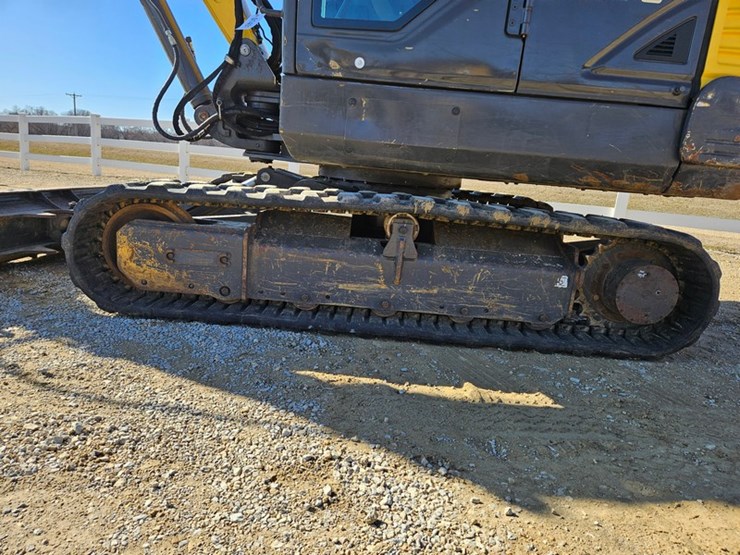 new-holland-e57c-image-33