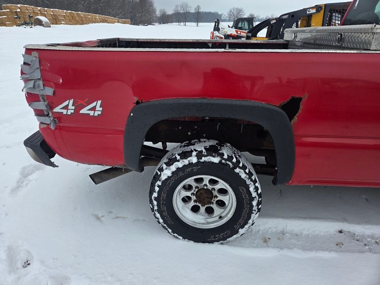 2004-chevrolet-2500-image-11