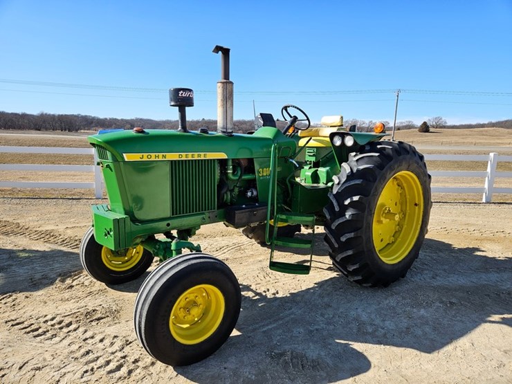 john-deere-3010-image-1