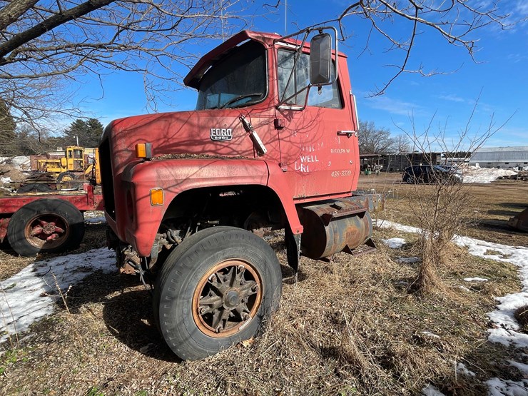1986-ford-8000-image-1