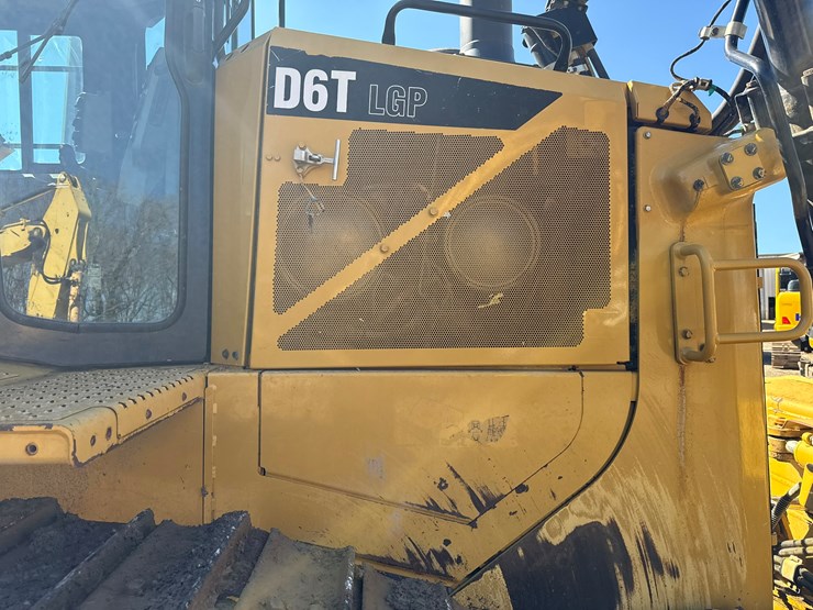2015-caterpillar-d6t-lgp-image-31