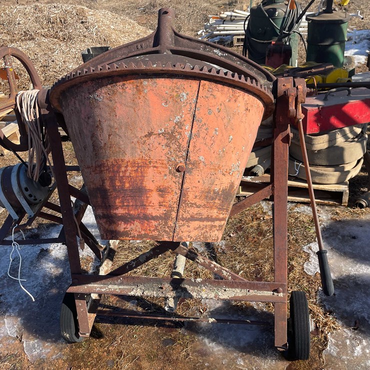 #13083 • Vintage Portable Cement Mixer