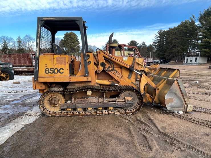 #13009-•-case-8500-crawler-loader-image-4