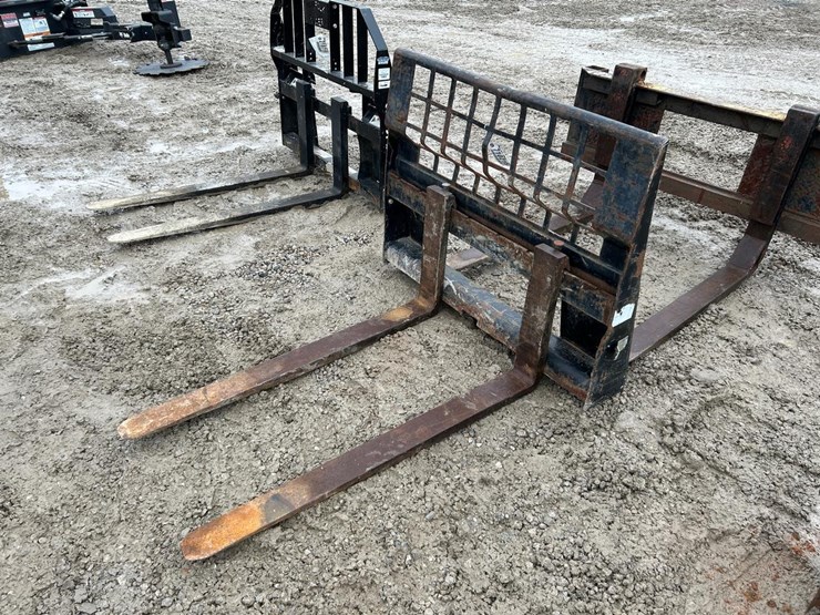 48”-skid-steer-pallet-forks-image-3