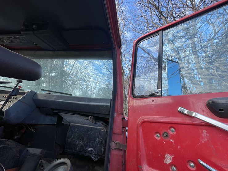 1986-ford-8000-image-59