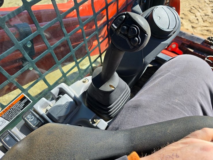 kubota-svl75-2-image-22