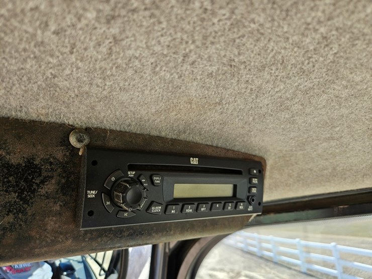 caterpillar-d5k-lgp-image-33