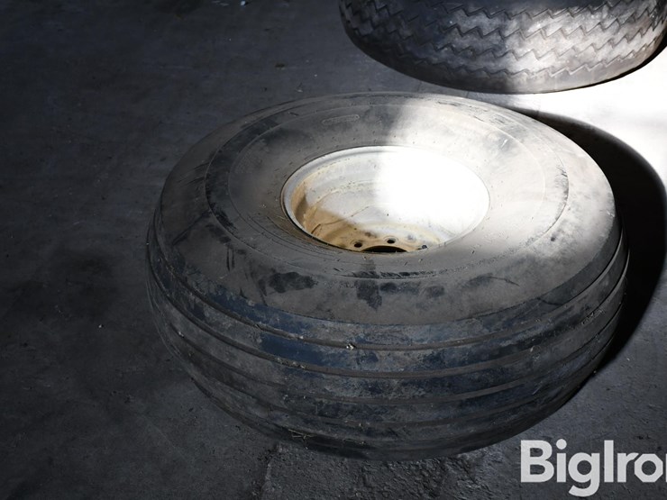 armstrong-titan-16.5l-16.1-tire-on-8-bolt-rim-image-2