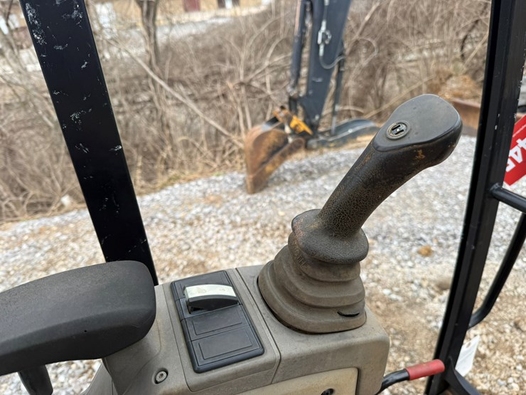 2014-caterpillar-302.7d-image-45