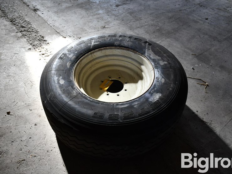 bf-goodrich-425/65r22.5-tire-on-8-bolt-rim-image-7