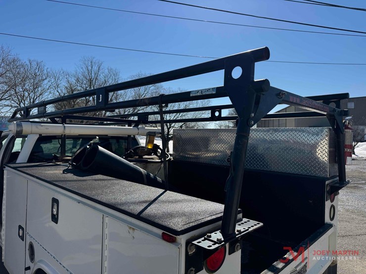 2017-chevrolet-2500-image-15