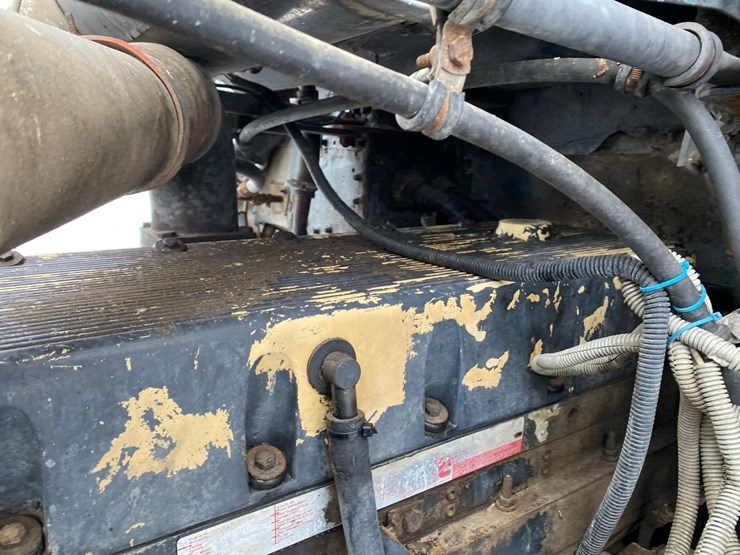 1994-freightliner-day-cab-semi-image-61