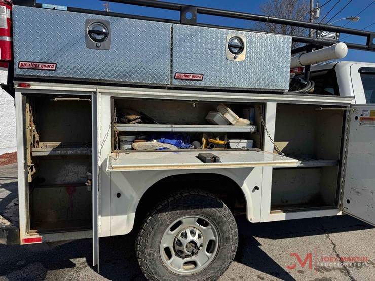 2017-chevrolet-2500-image-23