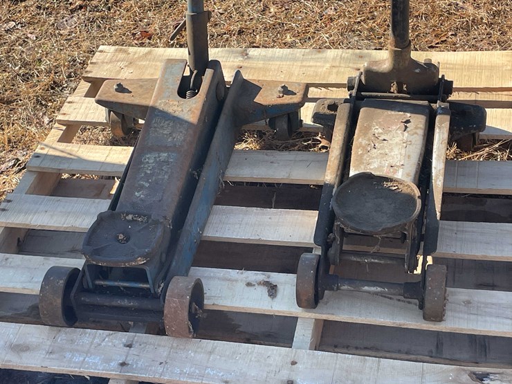 #13096-•-(2)-floor-jacks-image-7