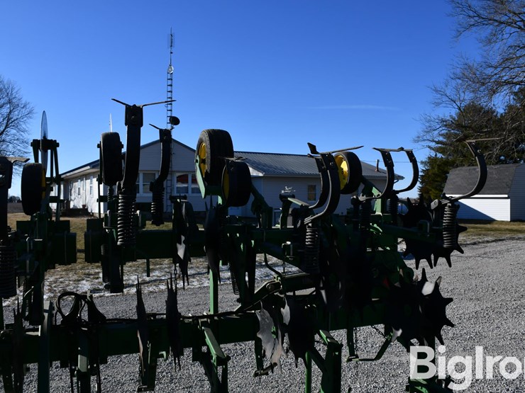 john-deere-845-12r30-cultivator-image-19
