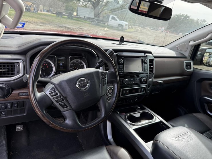 2017-nissan-titan-image-15