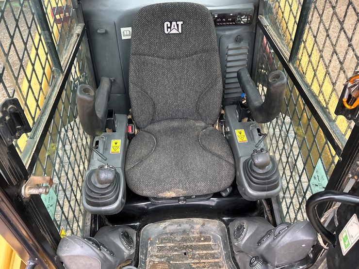 2017-caterpillar-259d-image-22