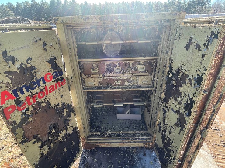 #13068-•-metal-cabinet-image-3