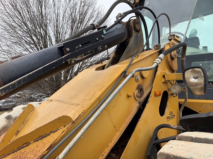 caterpillar-930g-image-18