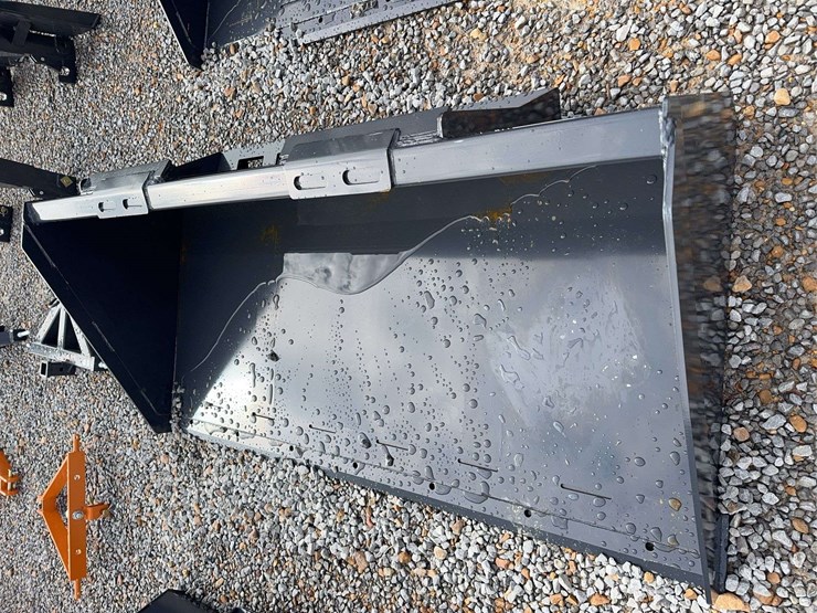 unused-skid-steer-track-duty-74"-bucket-image-1