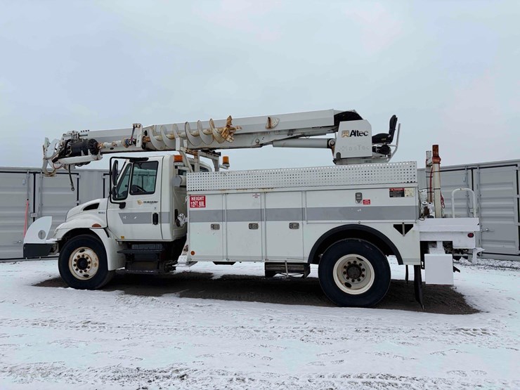 2011-international-digger-derrick-truck-image-5