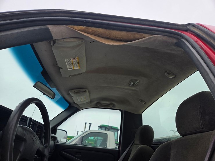 2004-chevrolet-2500-image-28