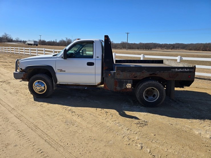 2003-chevrolet-3500-image-2