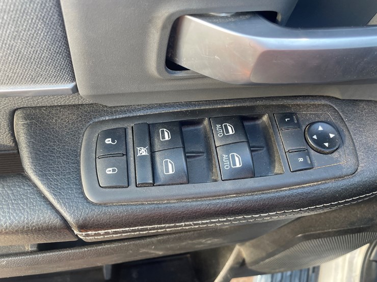 2021-dodge-2500-image-27