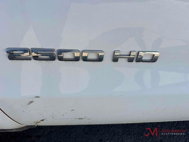 2017-chevrolet-2500-image-10