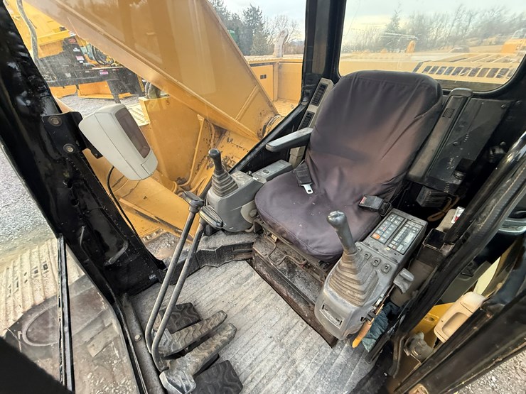 2004-caterpillar-321c-image-56