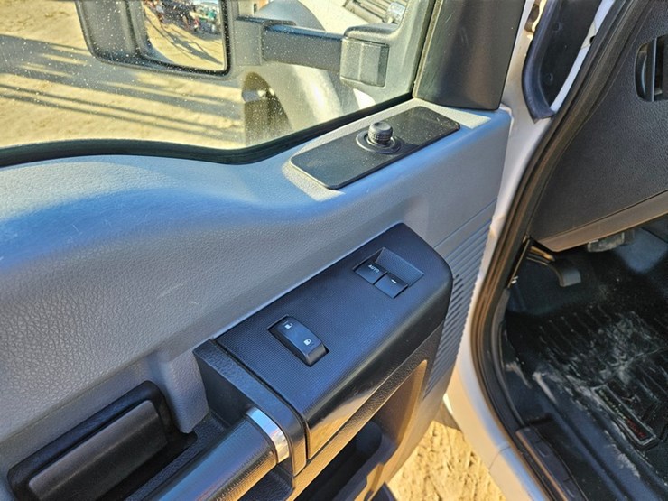 2012-ford-f550-image-38