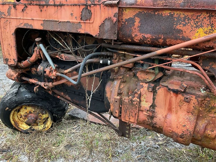 minneapolis-moline-zau-parts-tractor-image-17