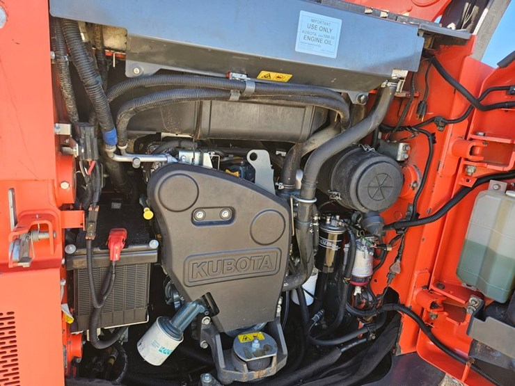 2022-kubota-ssv75-image-15